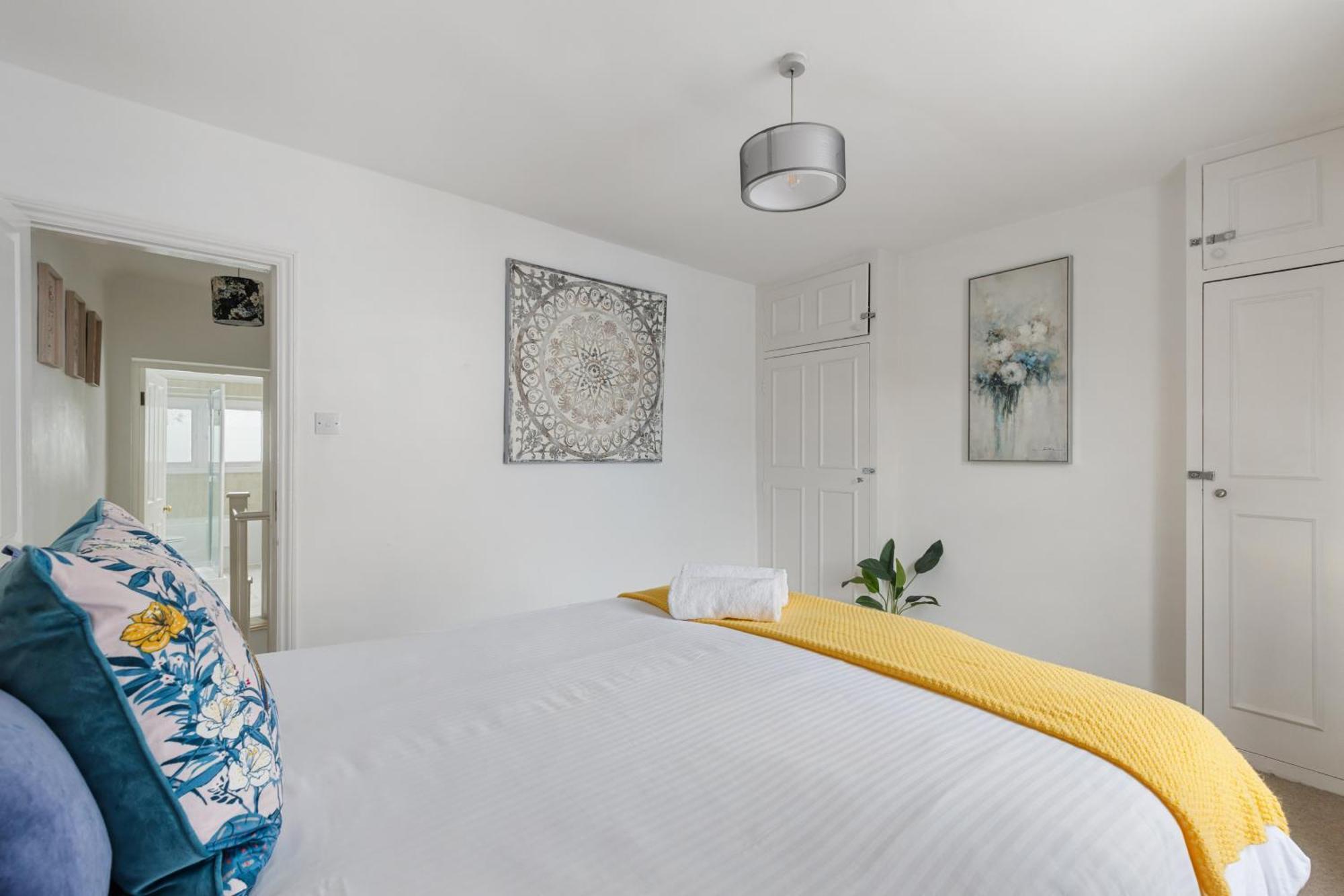 Kensington Two Bedroom House Apartment *