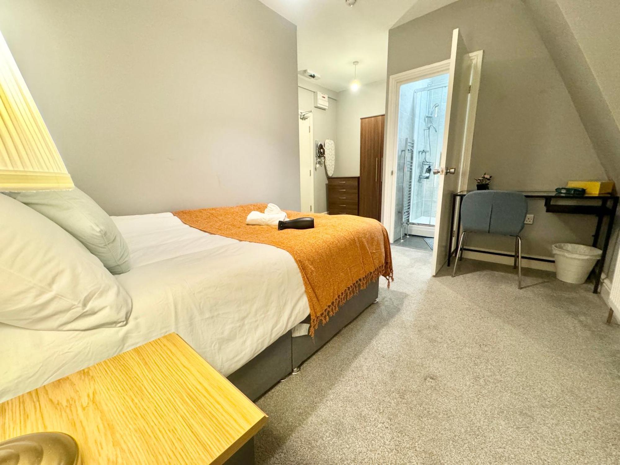 Hospedagem domiciliar Modern En-suite By Finsbury Park Station 8 Mins To King's Cross By Tube