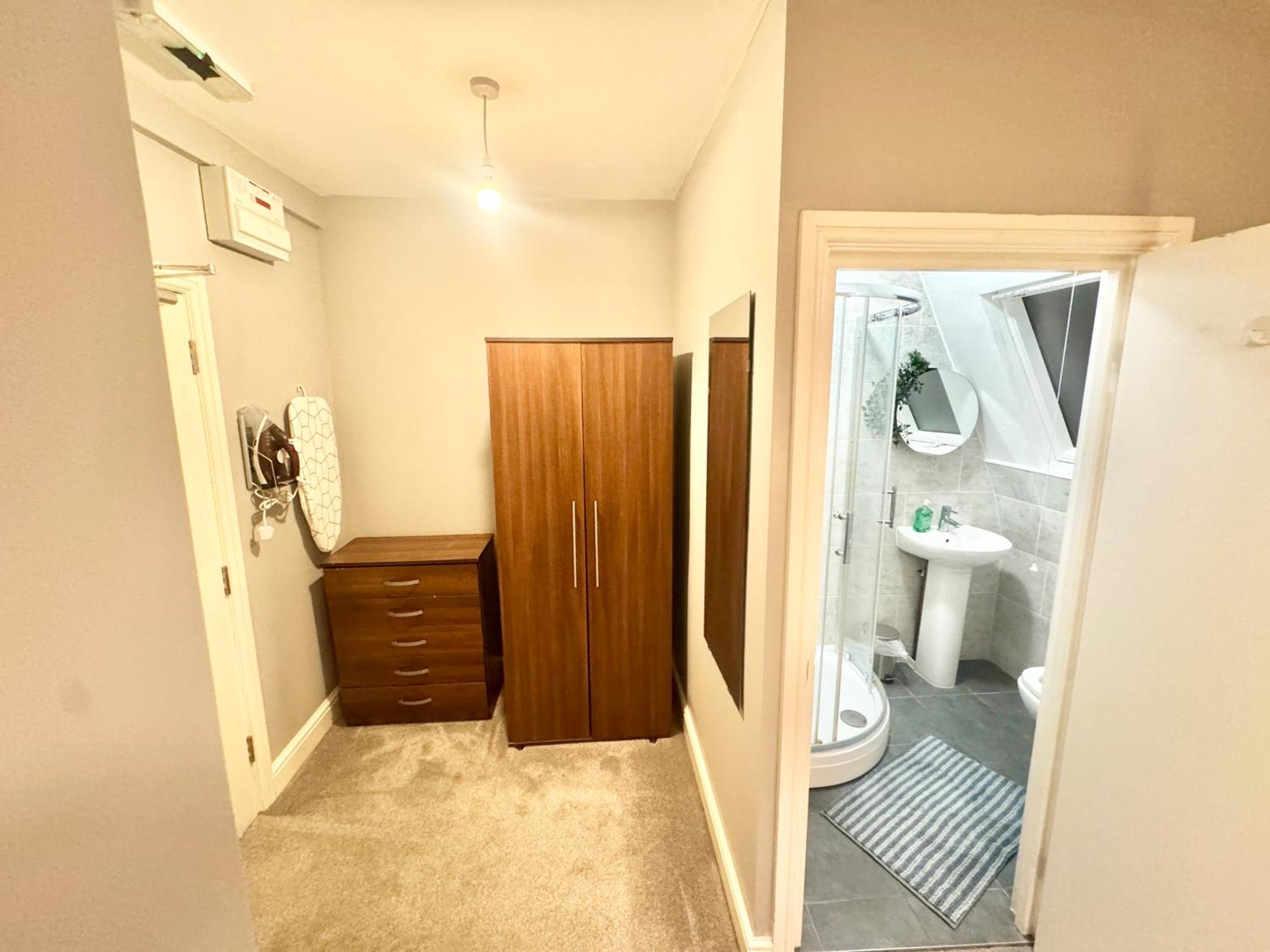 Hospedagem domiciliar Modern En-suite By Finsbury Park Station 8 Mins To King's Cross By Tube Londres
