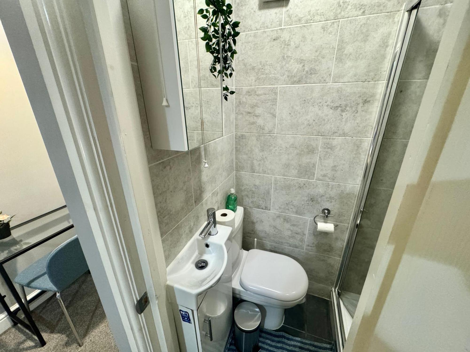 Modern En-suite By Finsbury Park Station 8 Mins To King's Cross By Tube Hospedagem domiciliar Londres