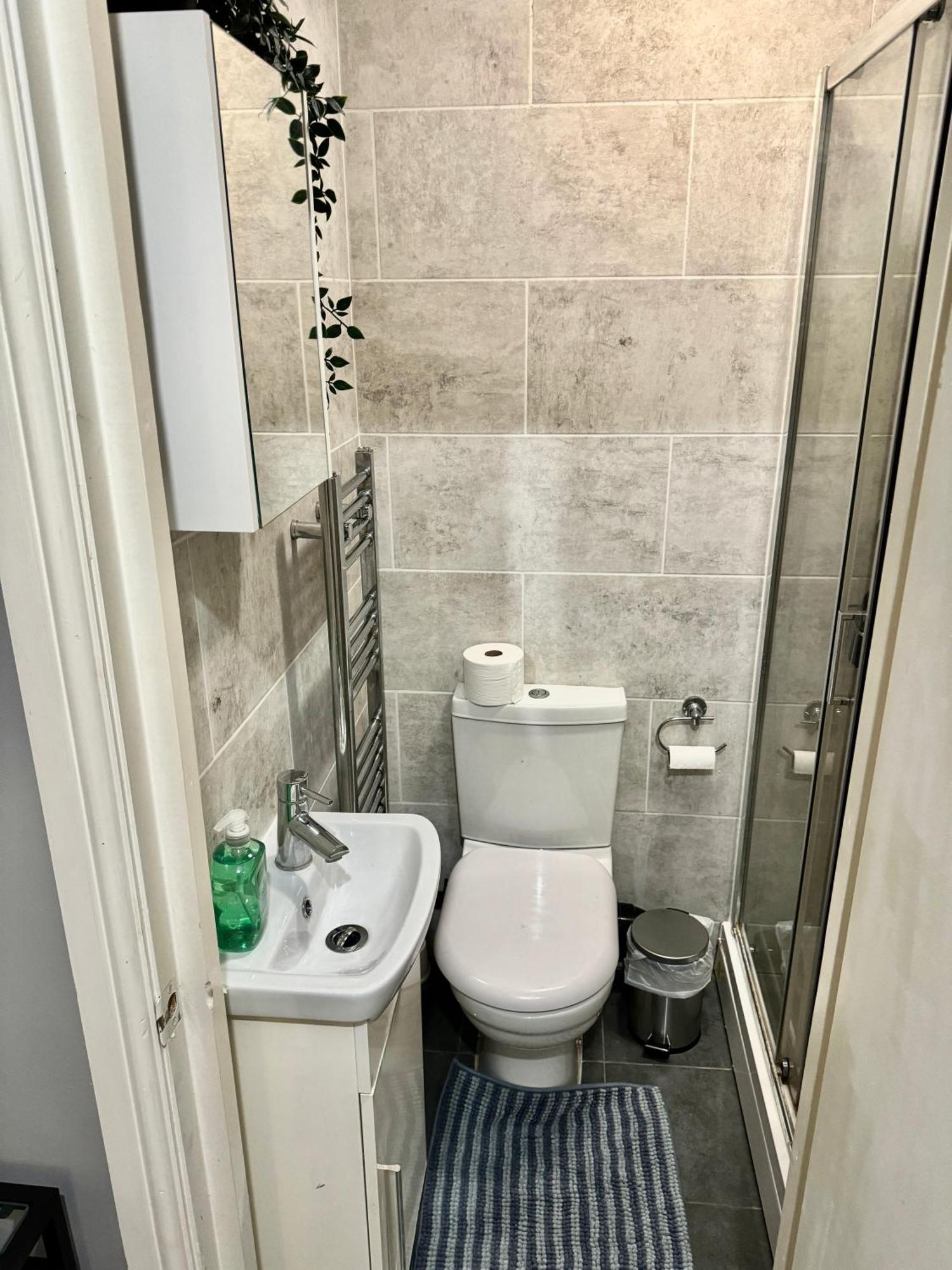 Hospedagem domiciliar Modern En-suite By Finsbury Park Station 8 Mins To King's Cross By Tube