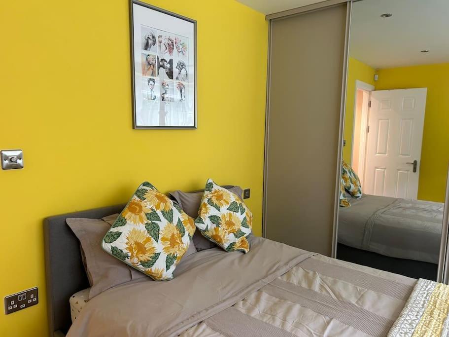 The Heart Of Charlton The Village Apartment London