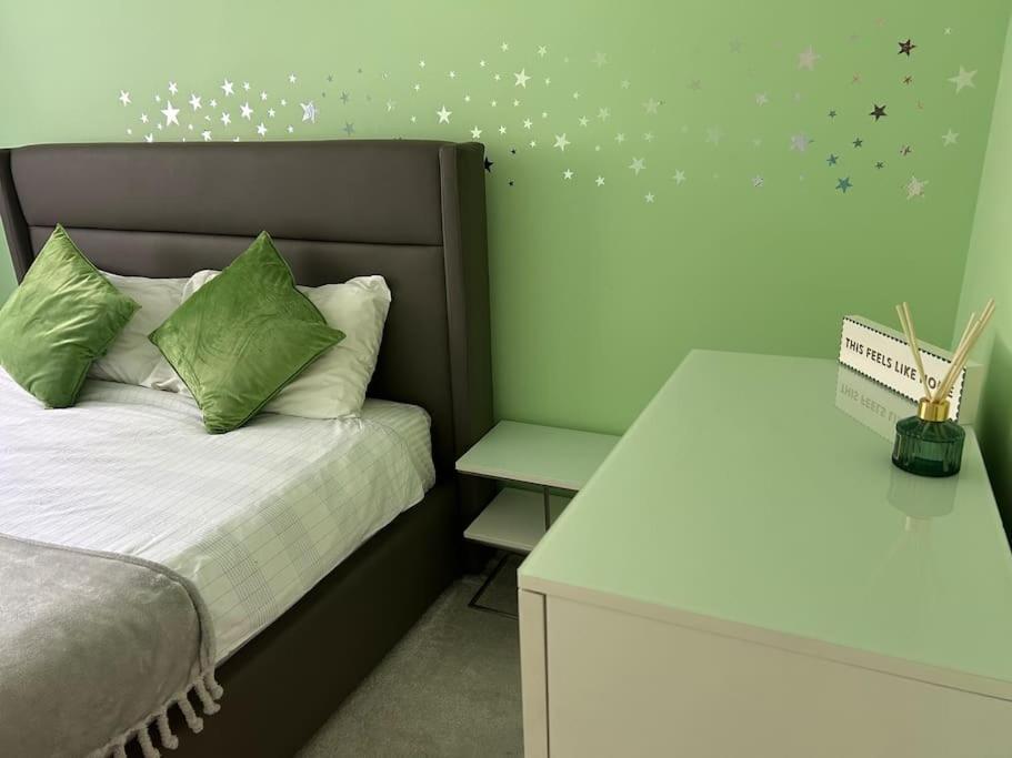 The Heart Of Charlton The Village Apartment London