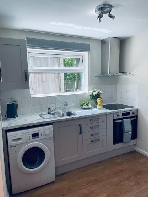 Ivy Two Bedroom & Garden In Temple Fortune Apartment *