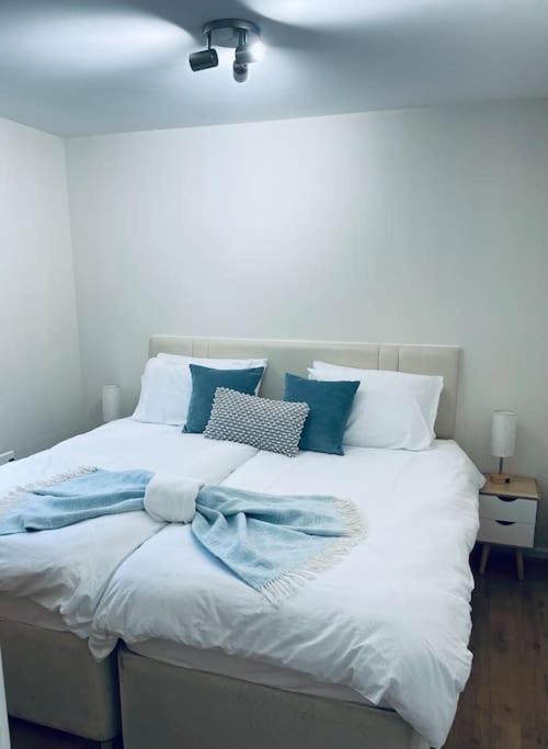 Ivy Two Bedroom & Garden In Temple Fortune Apartment London