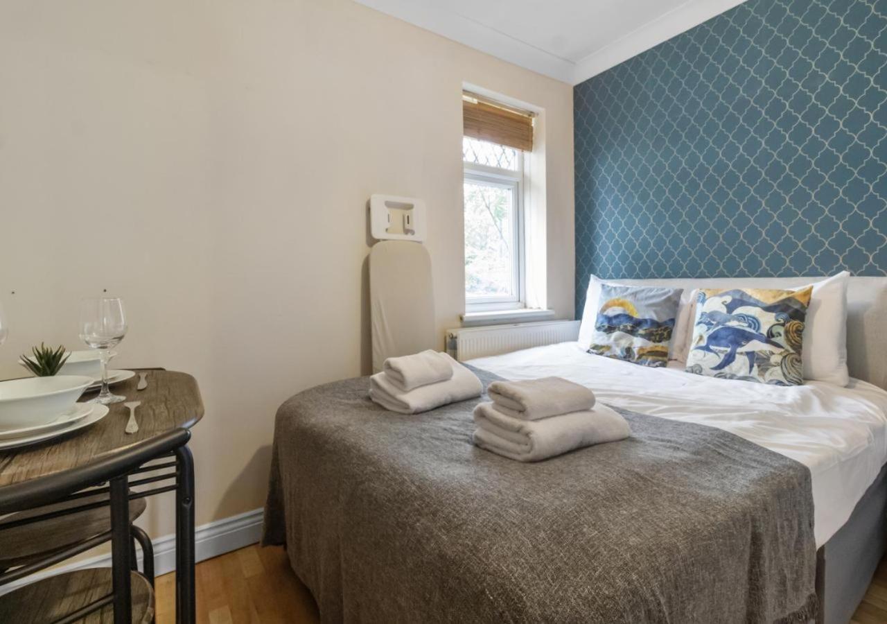 The Roundway Styles & Cosy Private In *