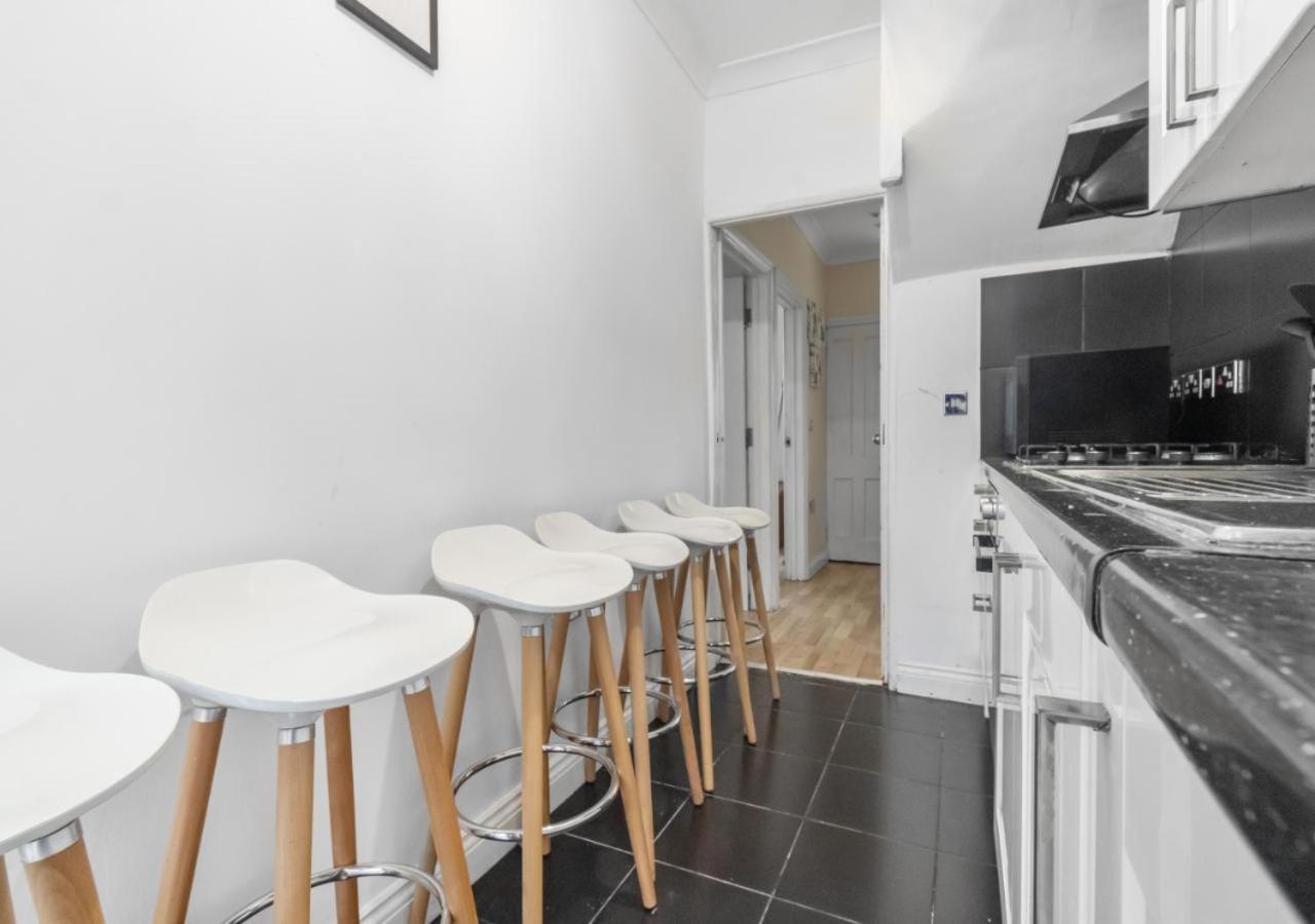 Apartment The Roundway Styles & Cosy Private In London