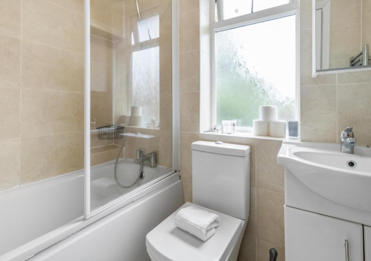 The Roundway Styles & Cosy Private In * London