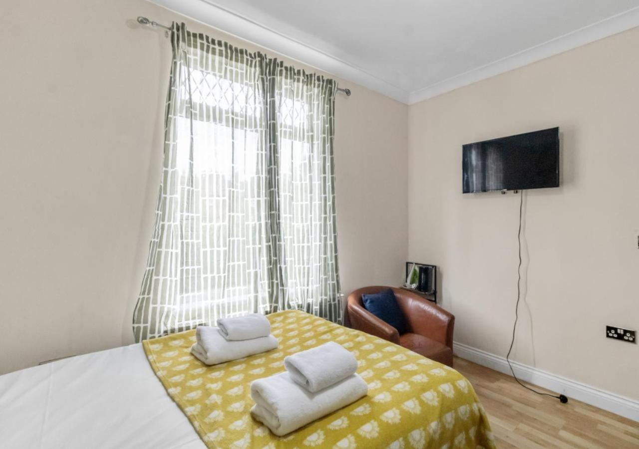 The Roundway Styles & Cosy Private In