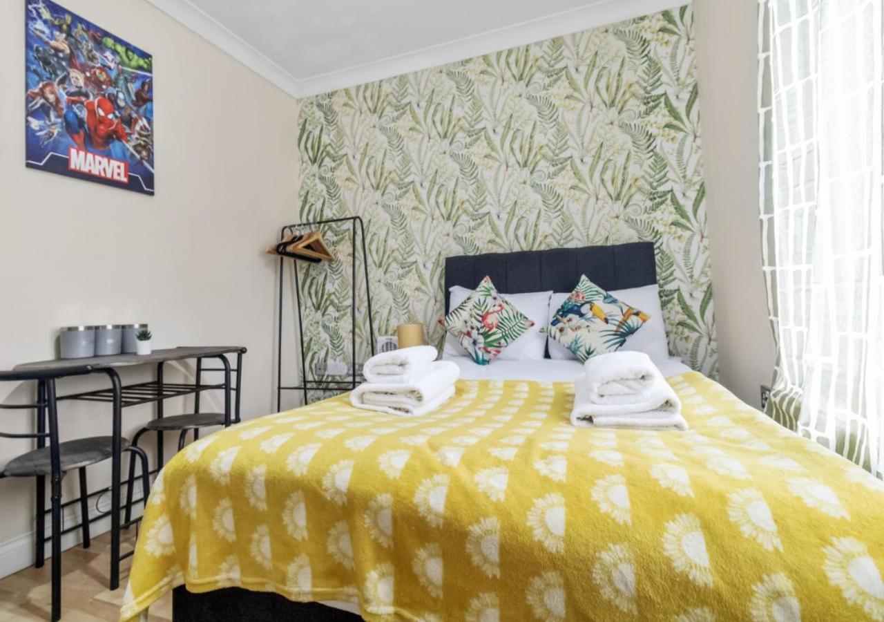The Roundway Styles & Cosy Private In Apartment *