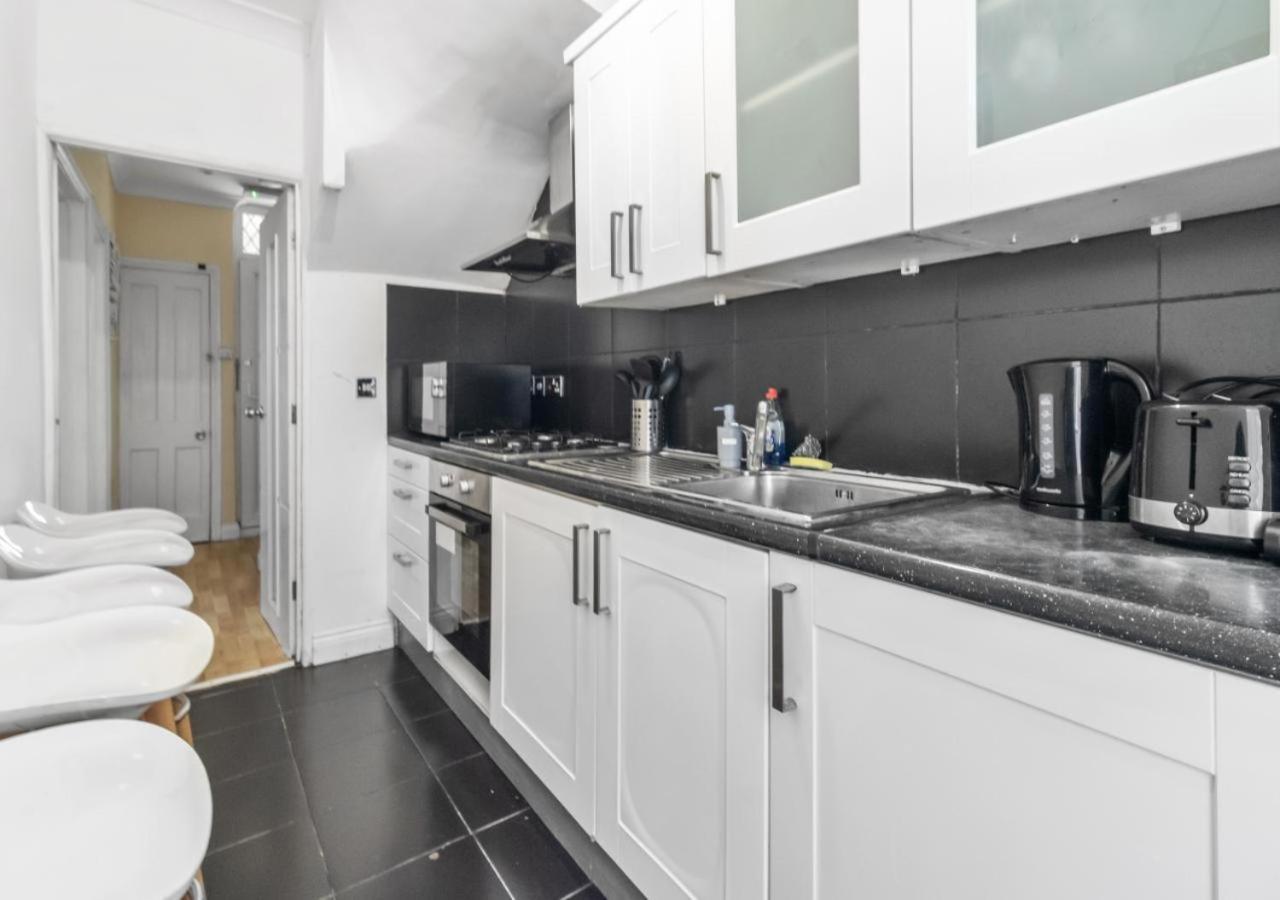 The Roundway Styles & Cosy Private In London