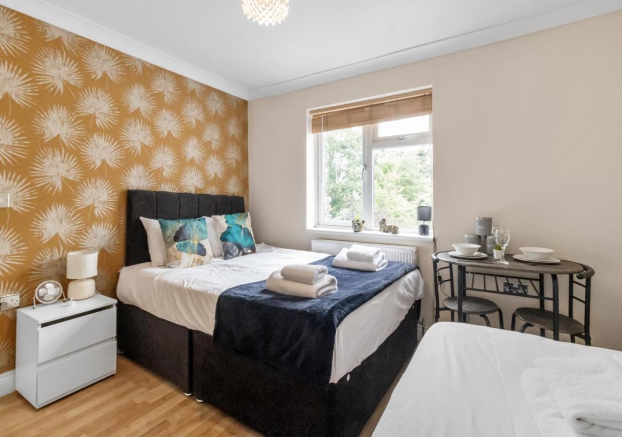 The Roundway Styles & Cosy Private In Apartment London
