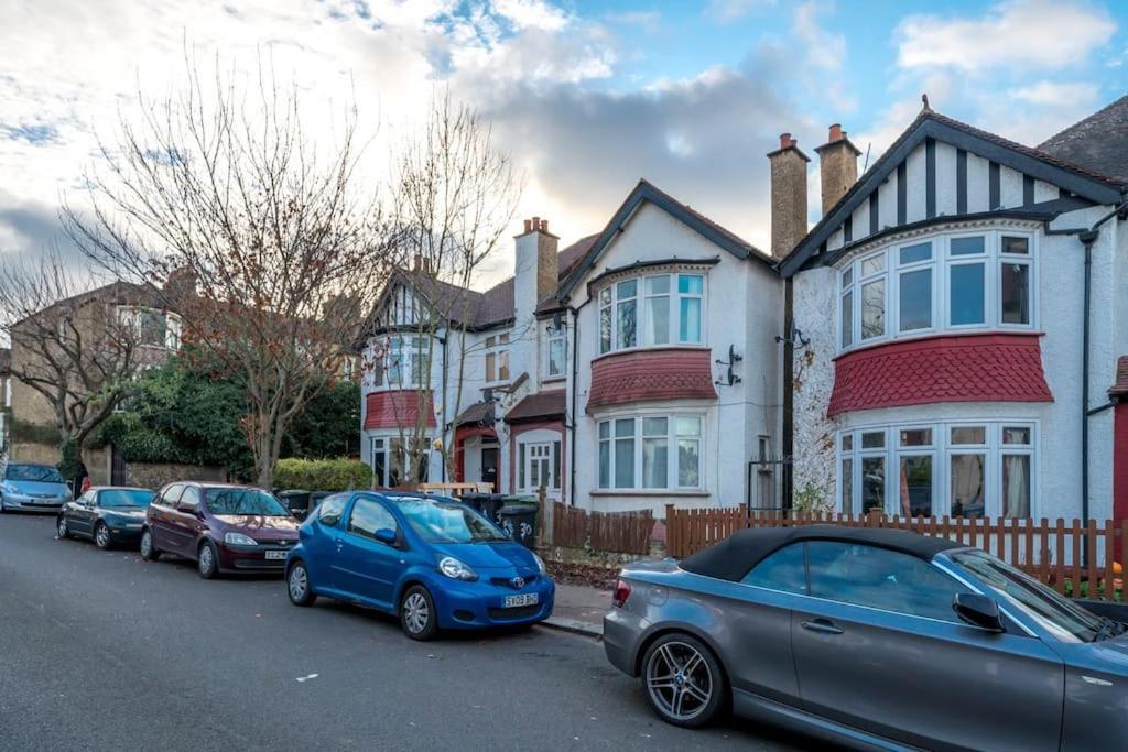 Apartment Beautiful Luxe 3 Bedroom With 4 Beds London