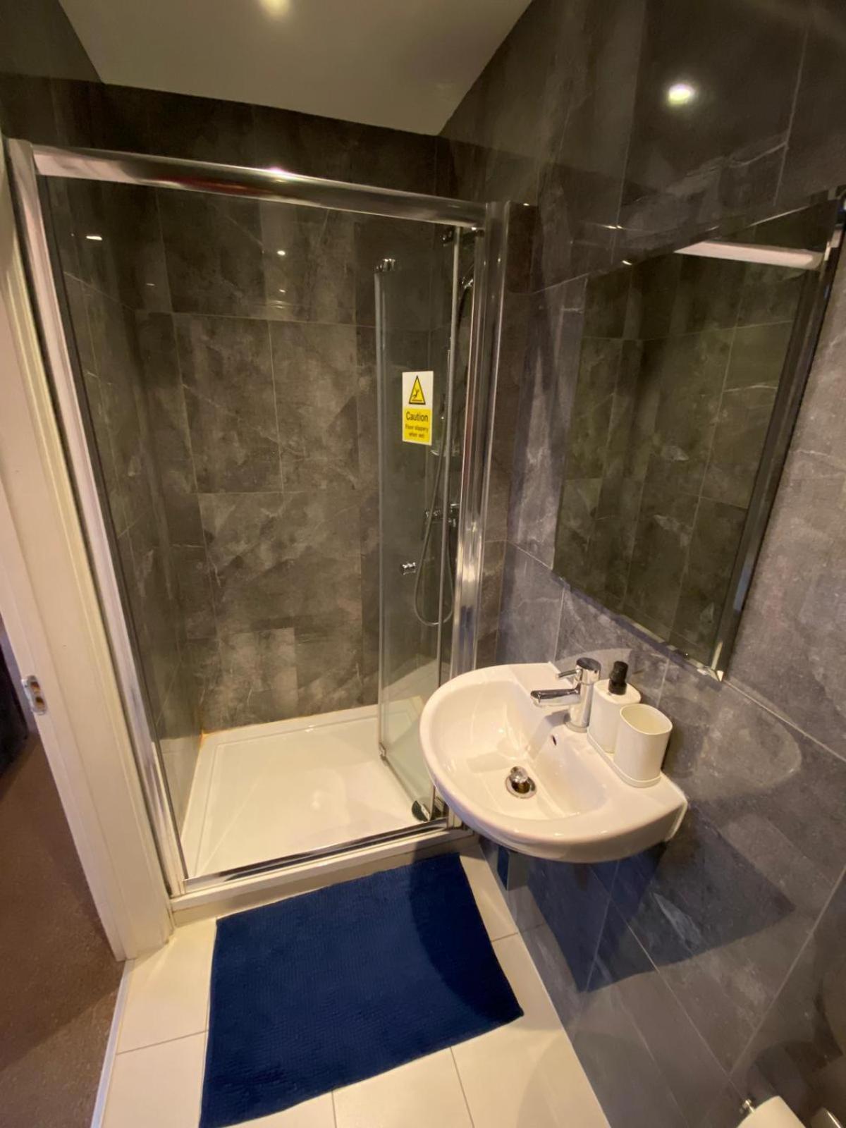 Vauxhall Guest house *