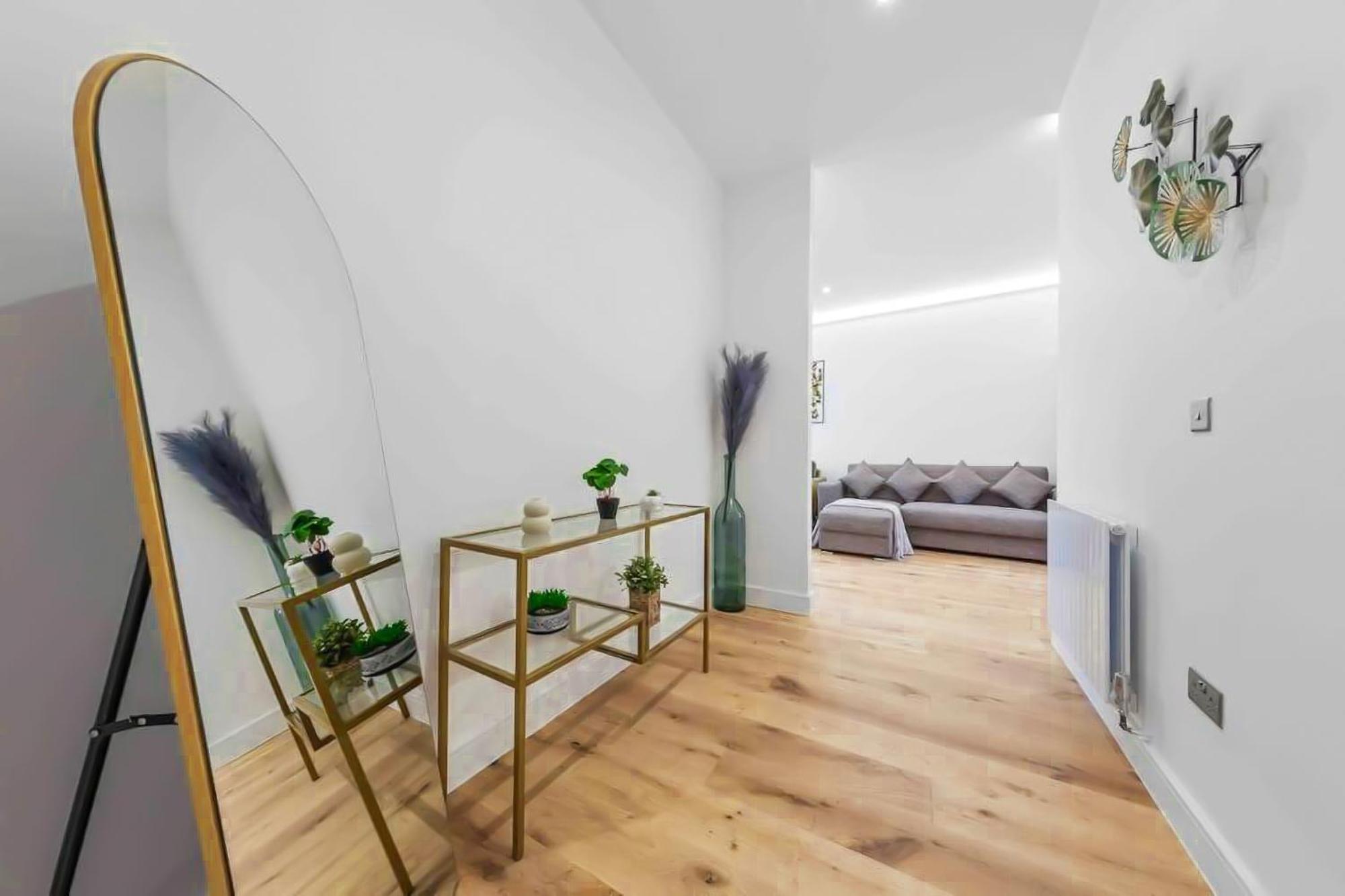 2br Flat For 6 In Central Lr2 London