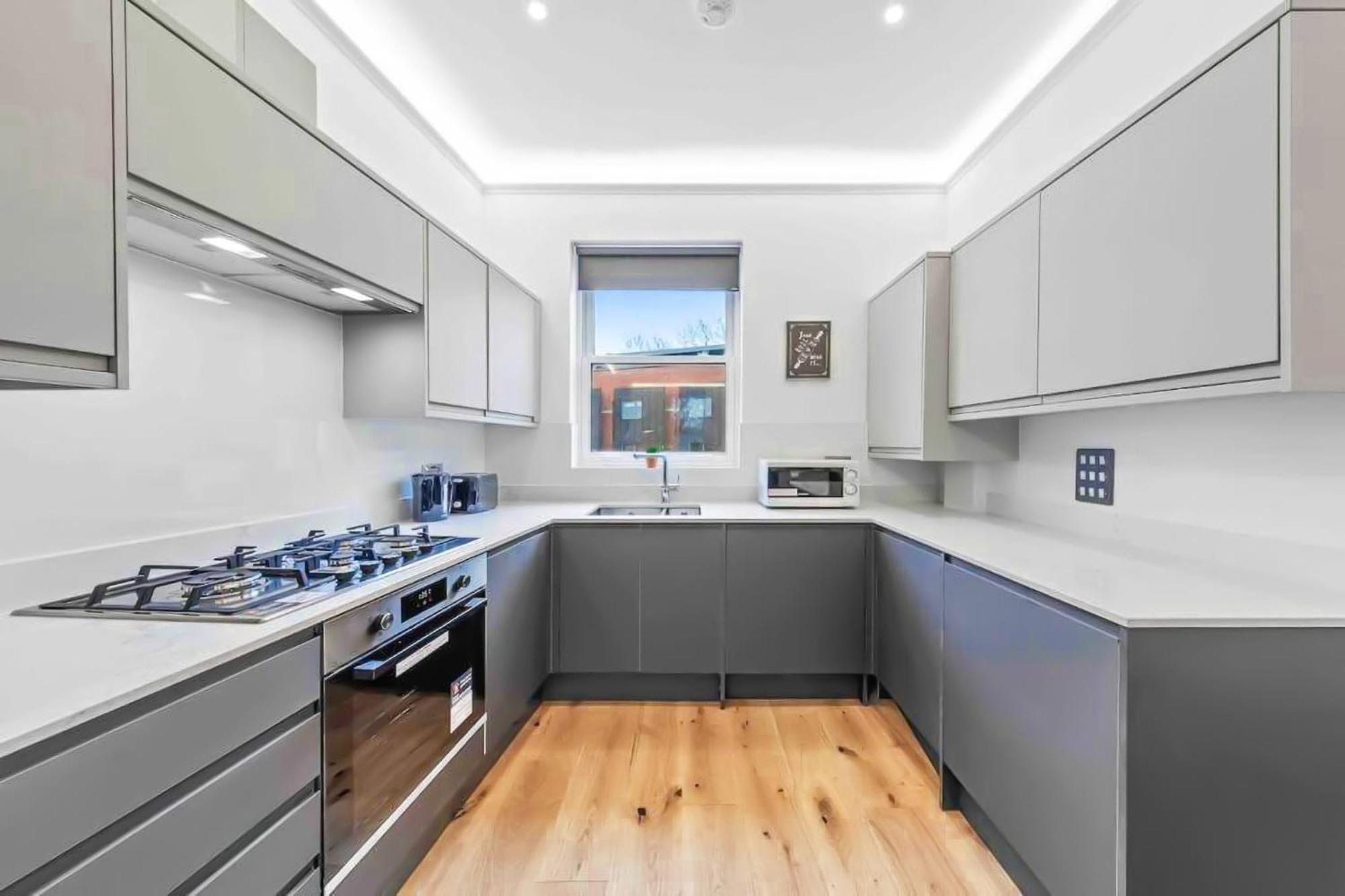 2br Flat For 6 In Central Lr2 *