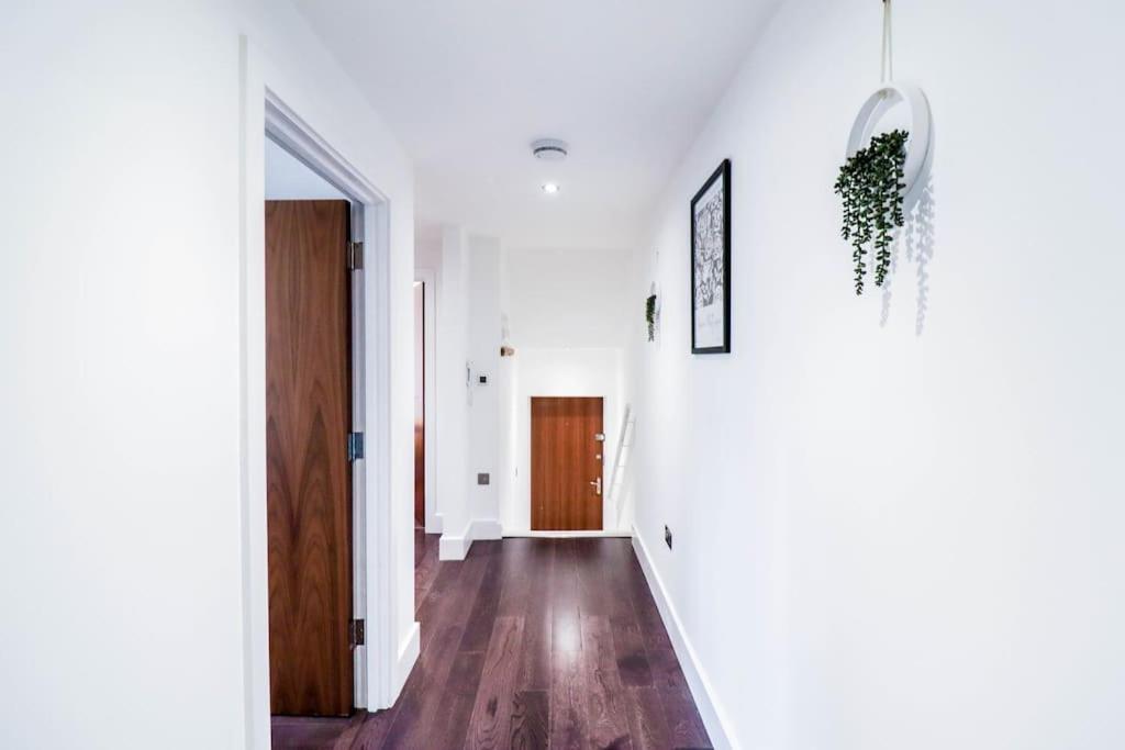 Luxury Flat Wroof Terrace Close To Train Station Apartment *