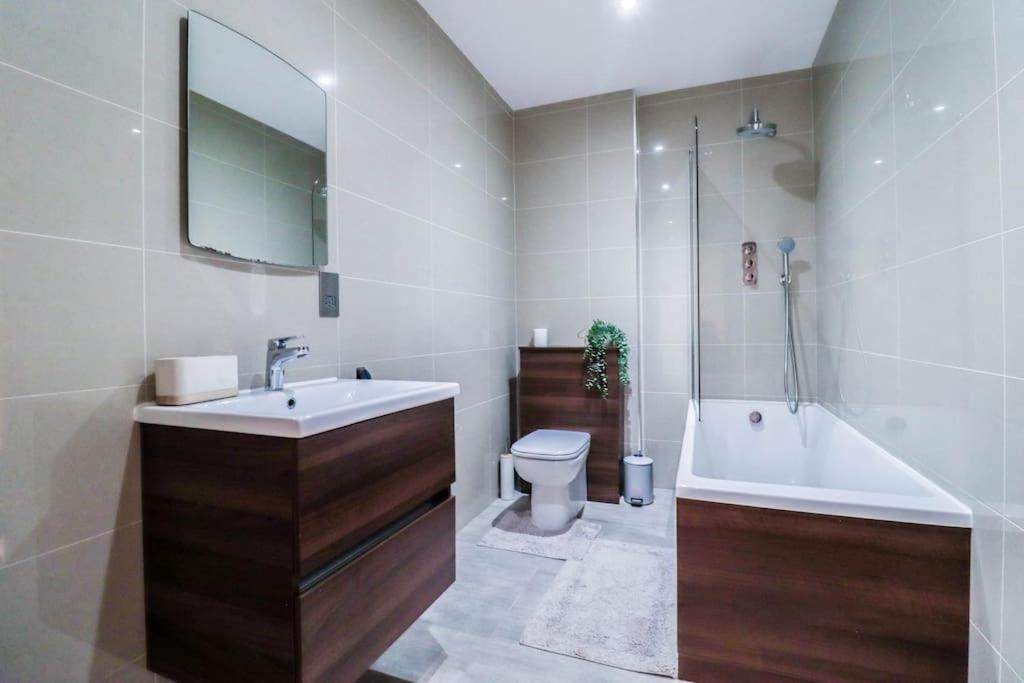 Apartment Luxury Flat Wroof Terrace Close To Train Station *