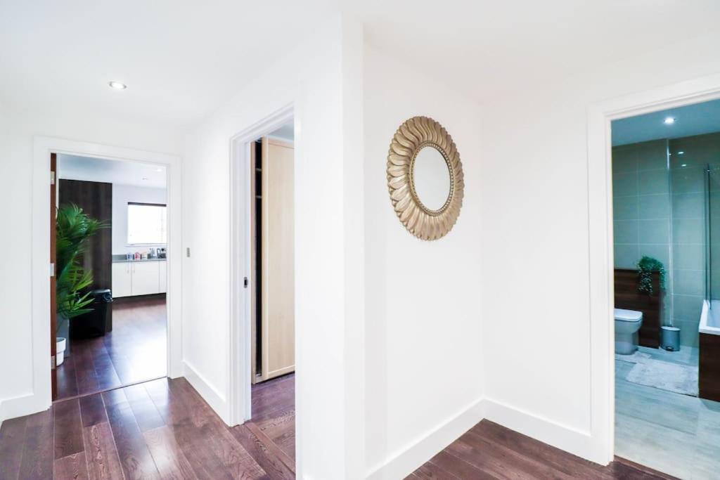 Luxury Flat Wroof Terrace Close To Train Station * London