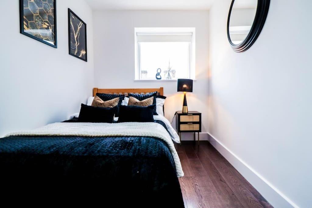 Luxury Flat Wroof Terrace Close To Train Station Apartment London