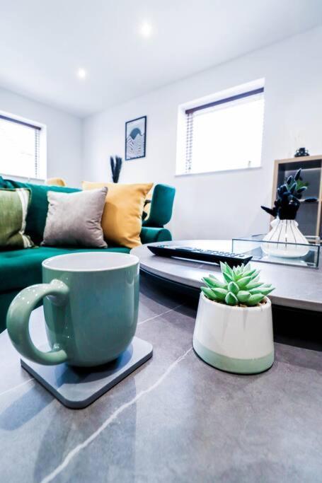 Luxury Flat Wroof Terrace Close To Train Station Apartment London
