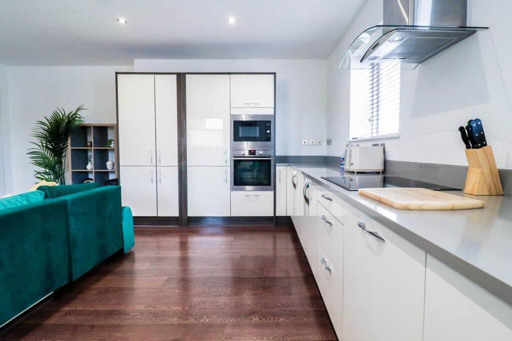 Luxury Flat Wroof Terrace Close To Train Station London