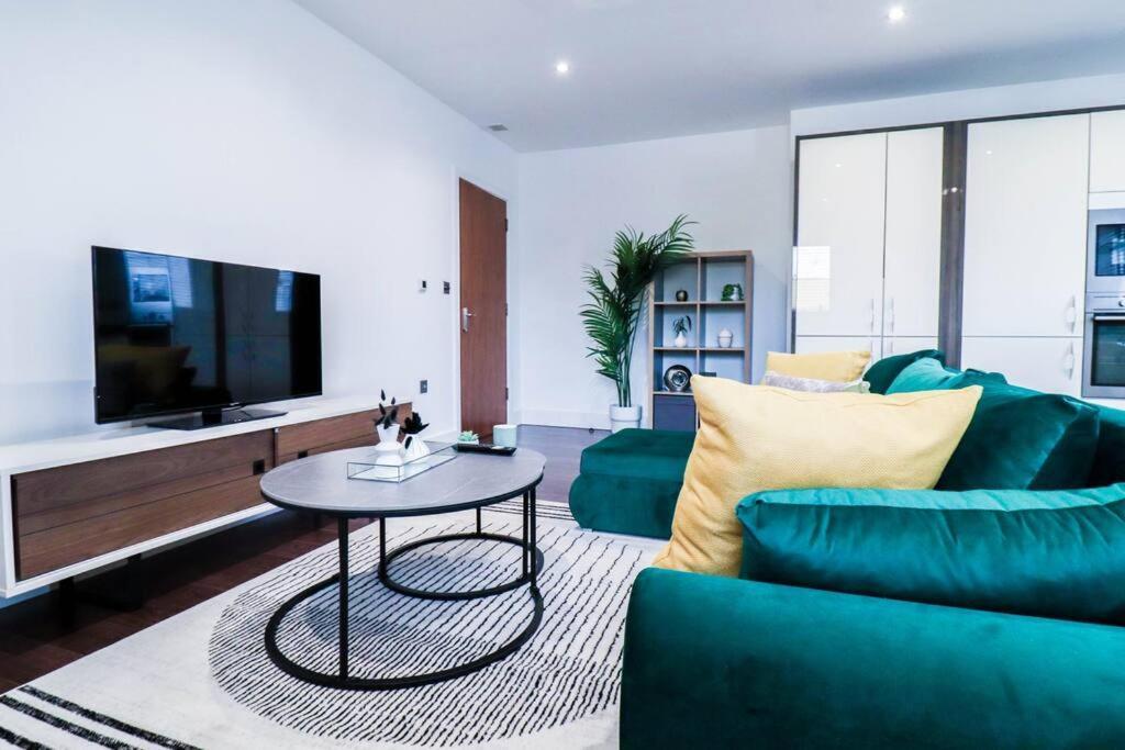 Luxury Flat Wroof Terrace Close To Train Station Apartment *