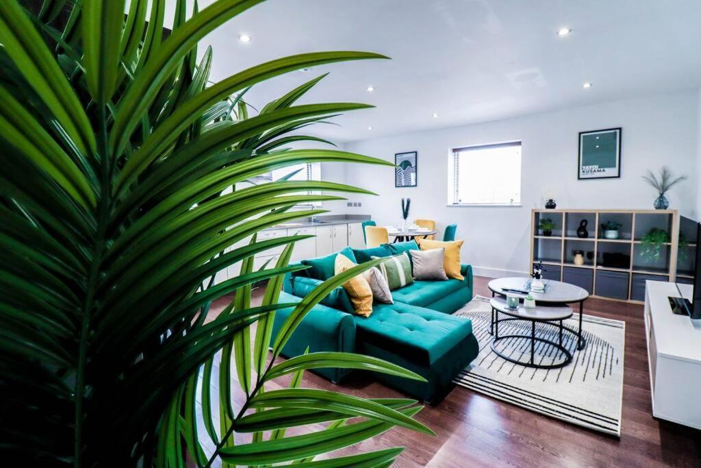 Luxury Flat Wroof Terrace Close To Train Station Apartment