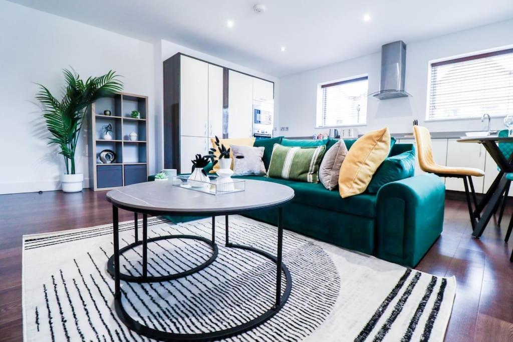 Luxury Flat Wroof Terrace Close To Train Station *