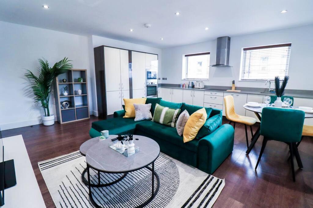 Luxury Flat Wroof Terrace Close To Train Station Apartment London