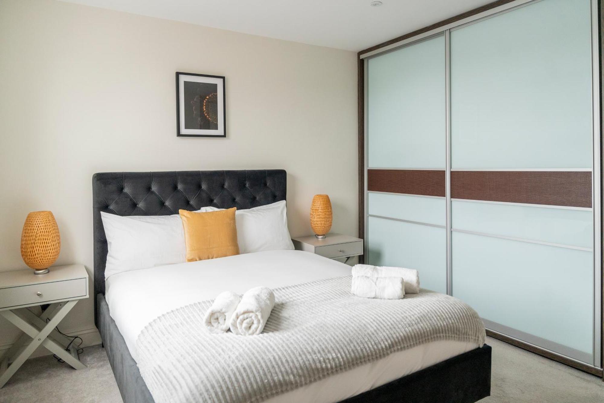 Apartment Spacious 2-bed Flat In Brixton With Private Terrace *