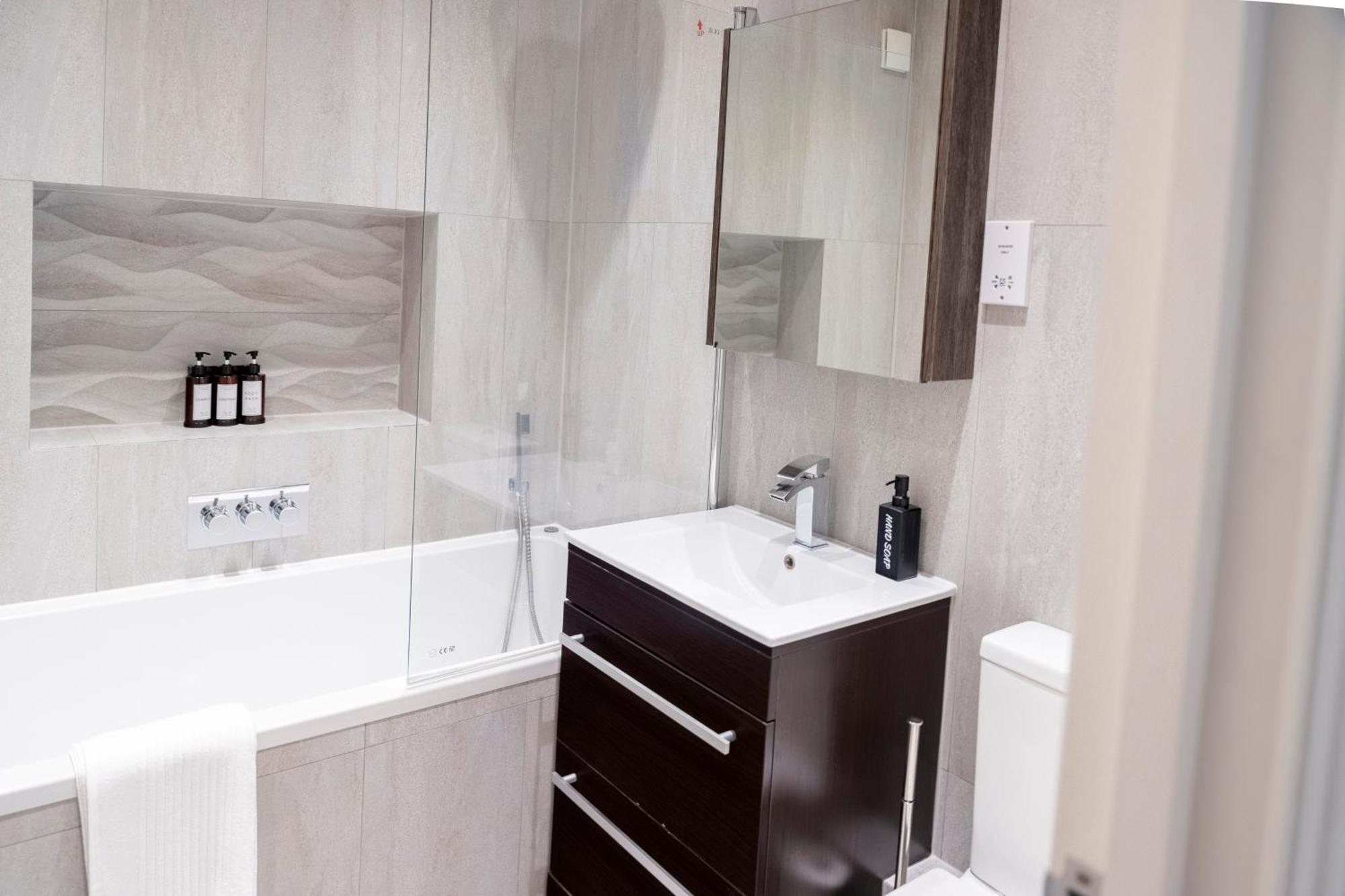 Spacious 2-bed Flat In Brixton With Private Terrace * London