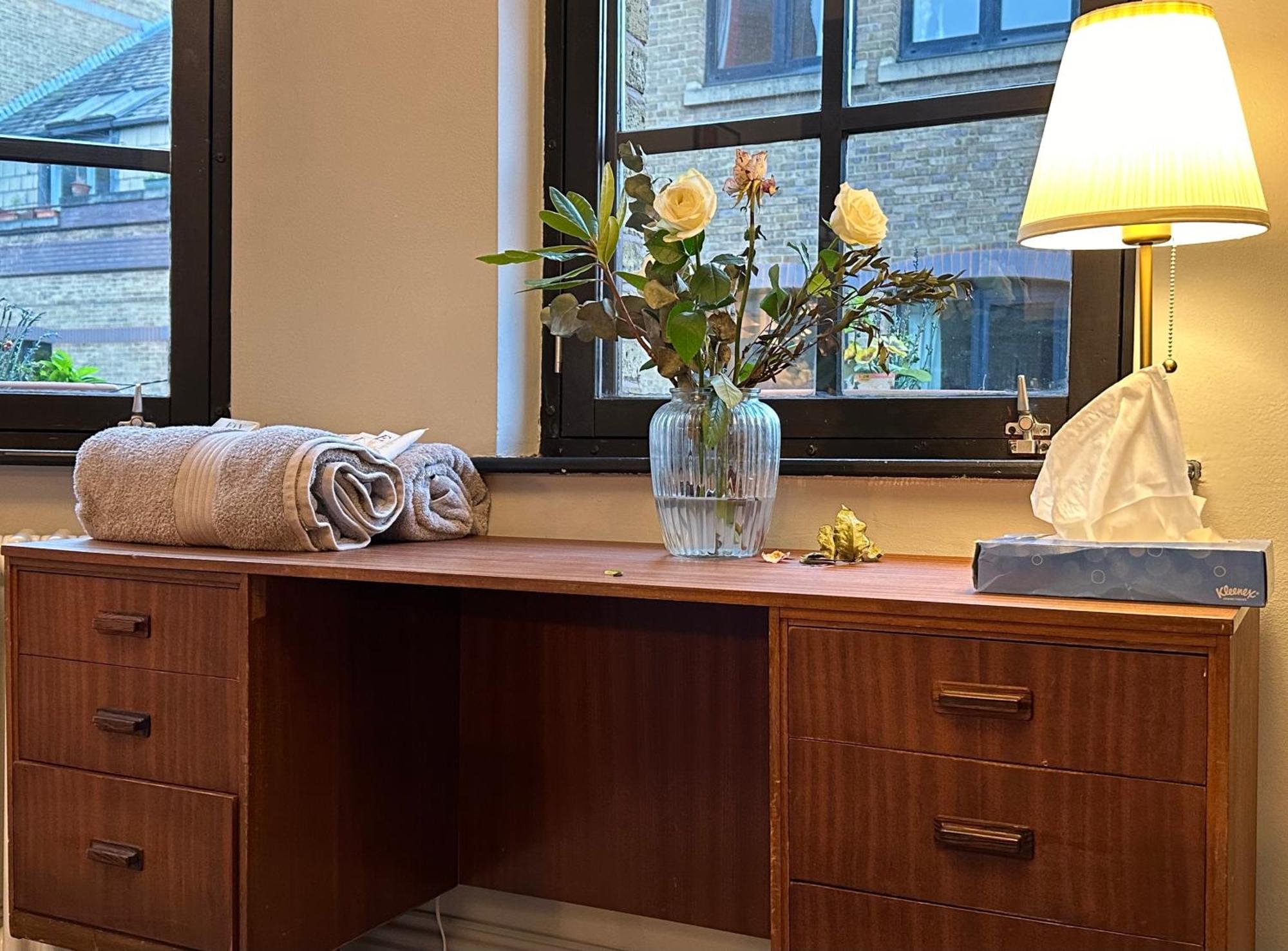 Tower Bridge 3bedsecure Parking Shad Thames Luxuury Boutique Historic Bright Warehouse Gated Parking Upto 4 Vehicles Inc