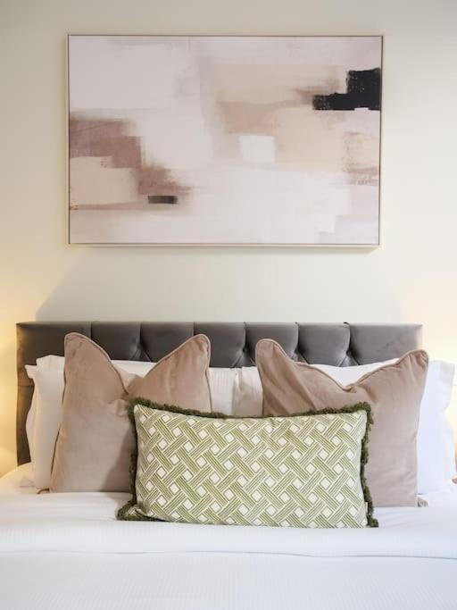 Stylish In Prime Apartment London