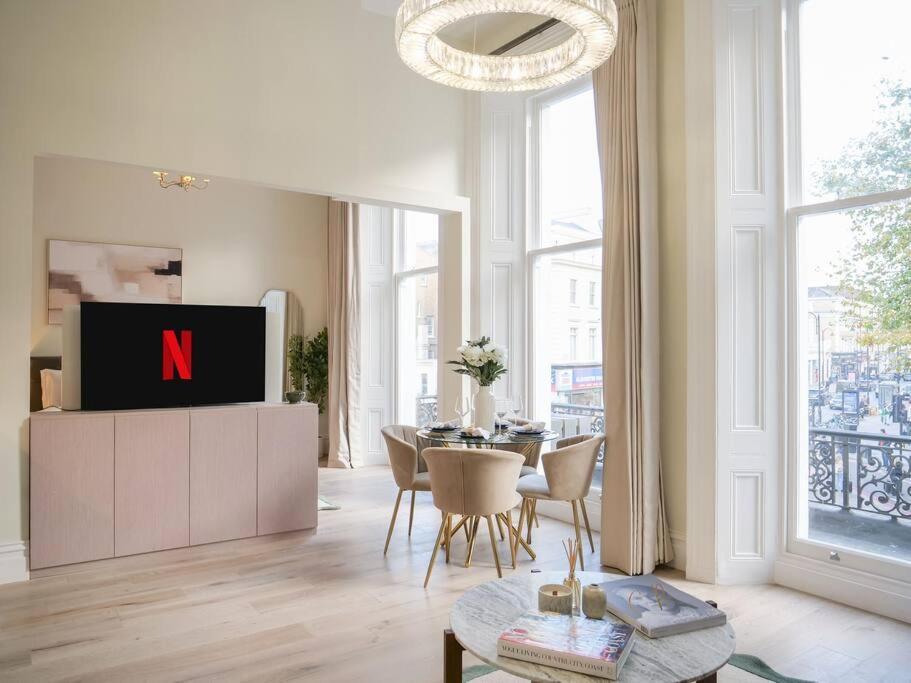 Stylish In Prime Apartment