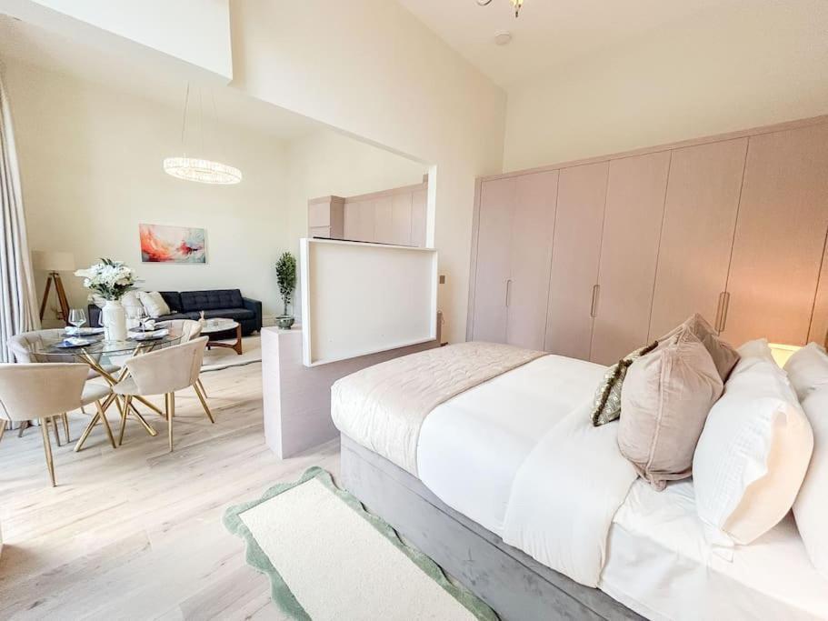 Stylish In Prime Apartment
