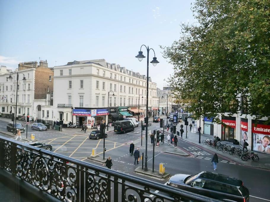 Stylish In Prime Apartment London
