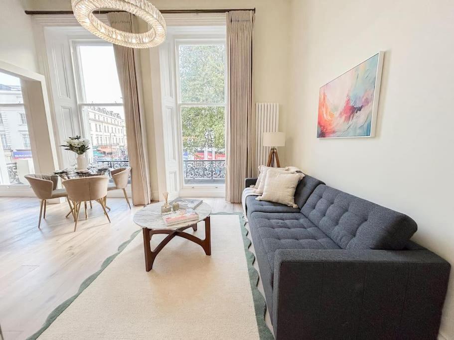 Stylish In Prime Apartment London