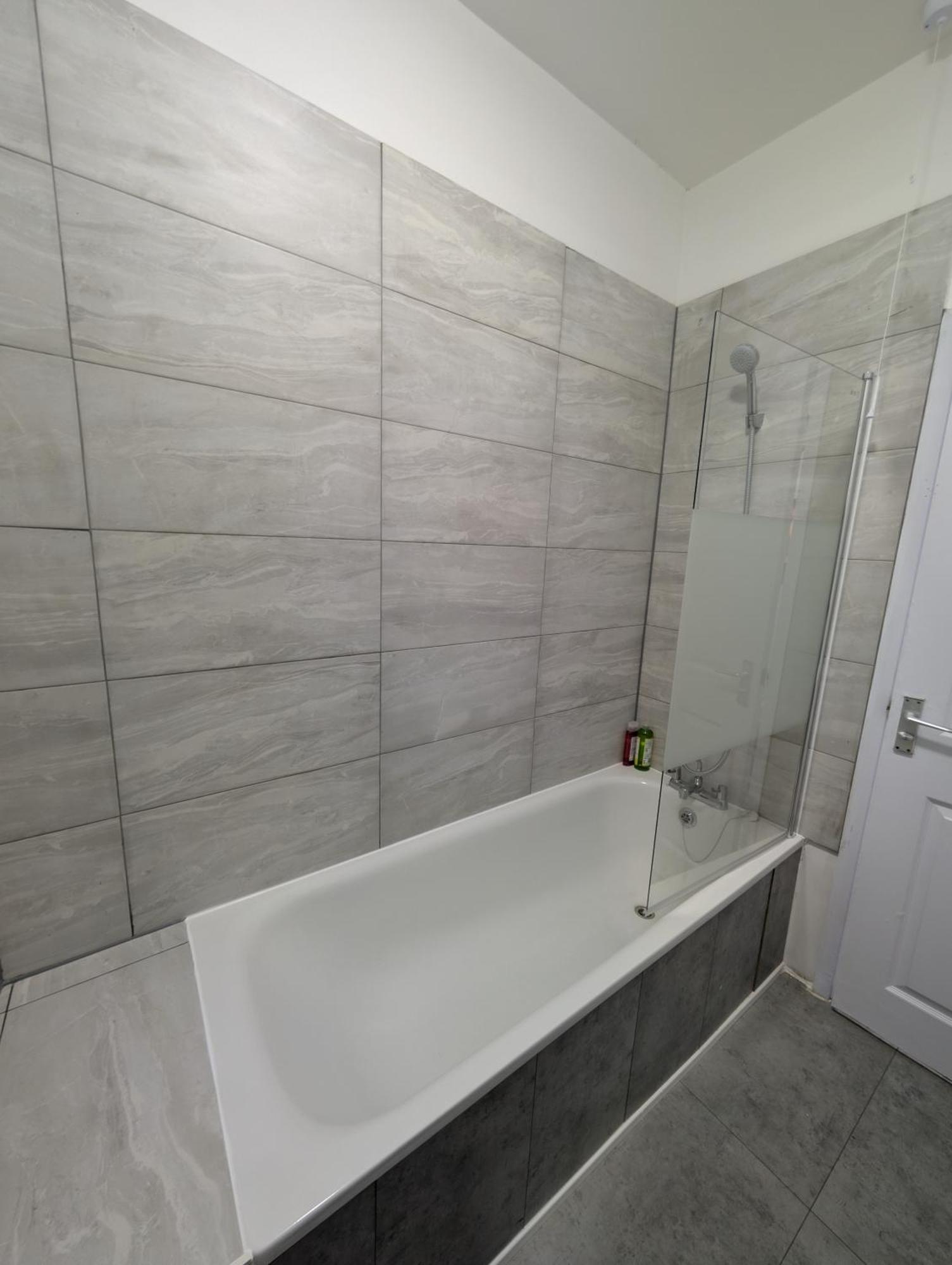 3 Bedroom With Garden Near Tube Station