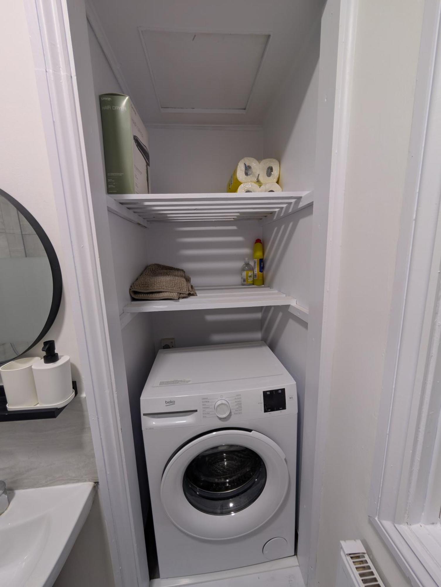 3 Bedroom With Garden Near Tube Station Apartment