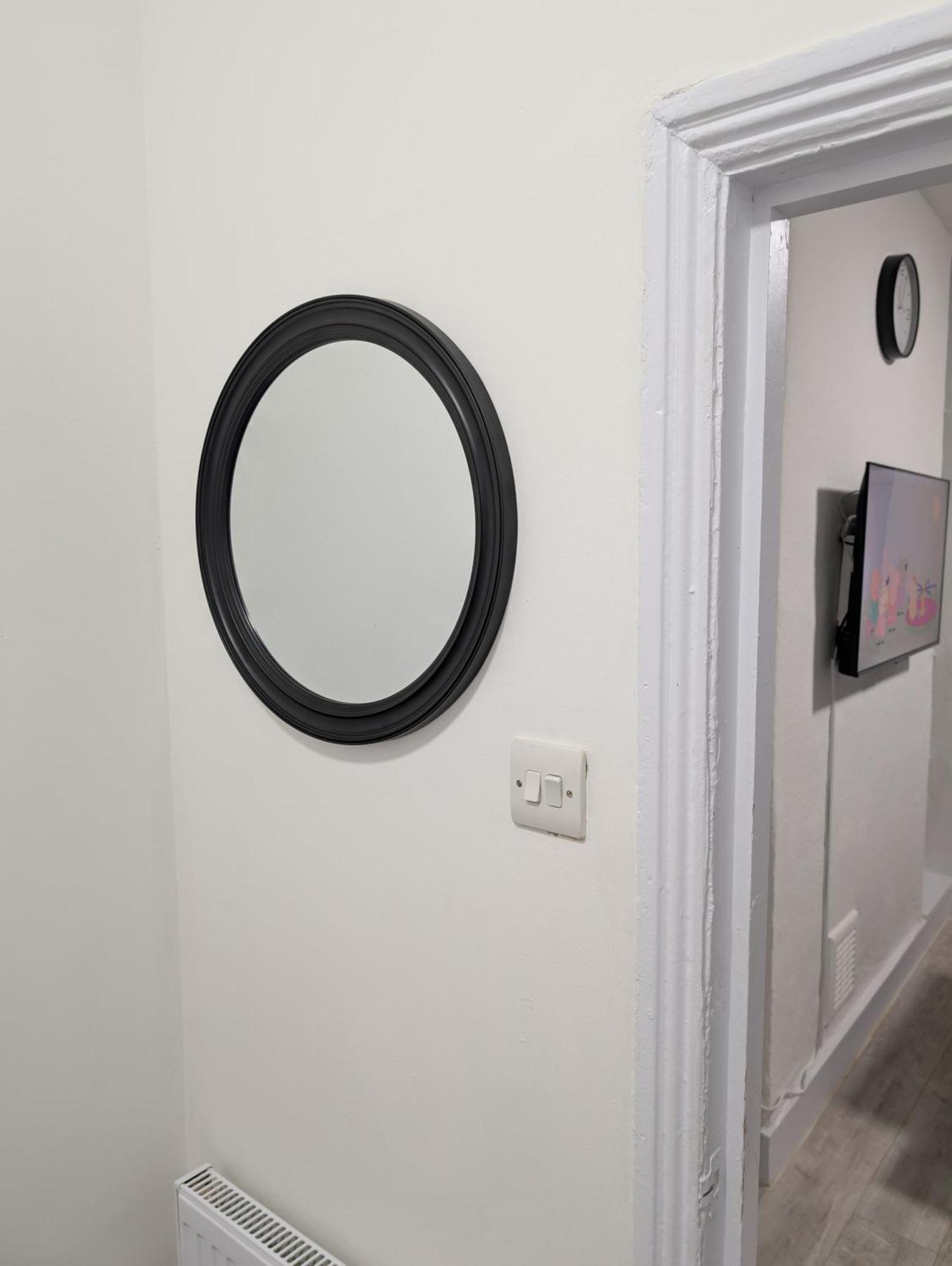 3 Bedroom With Garden Near Tube Station London