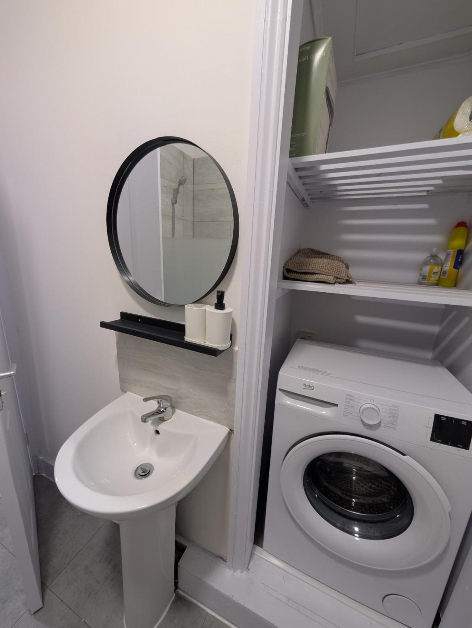3 Bedroom With Garden Near Tube Station