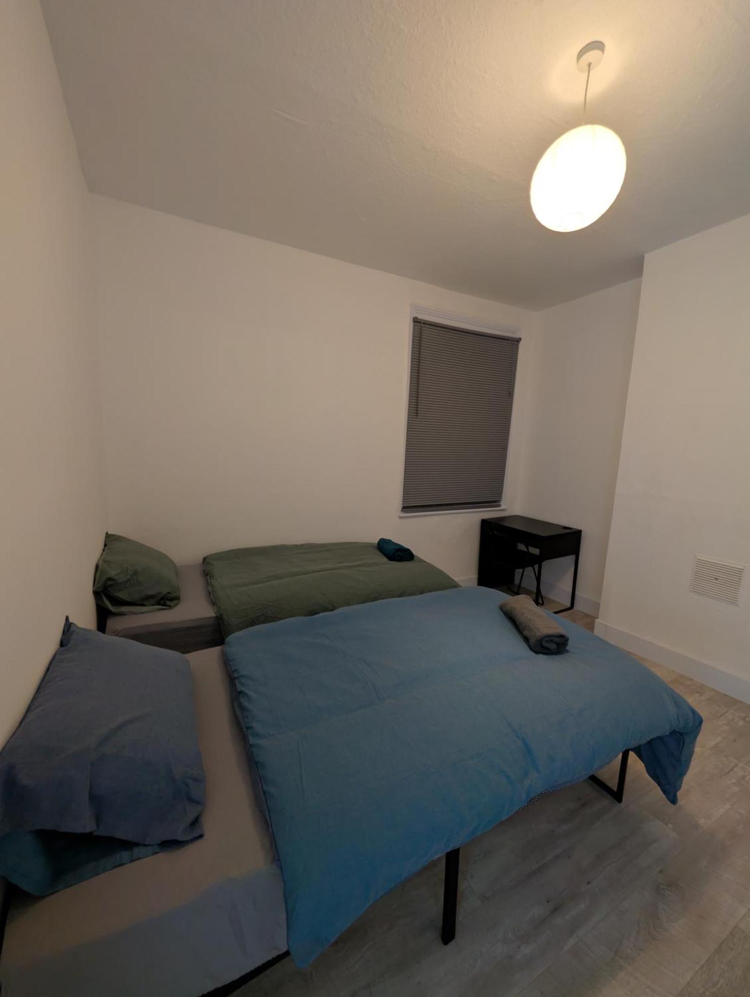 3 Bedroom With Garden Near Tube Station Apartment