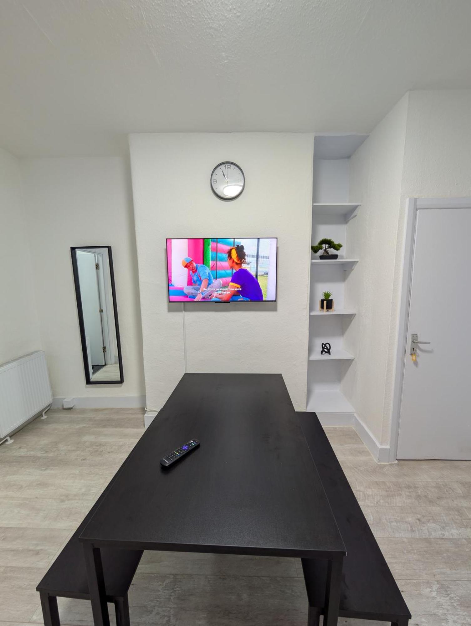 Apartment 3 Bedroom With Garden Near Tube Station