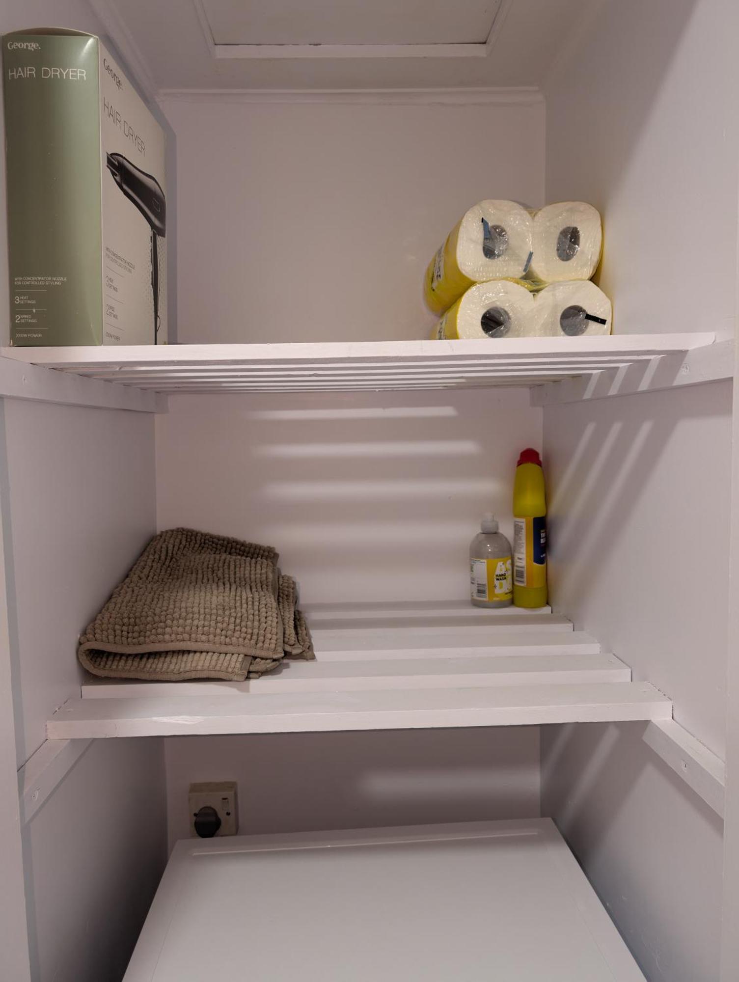 3 Bedroom With Garden Near Tube Station London