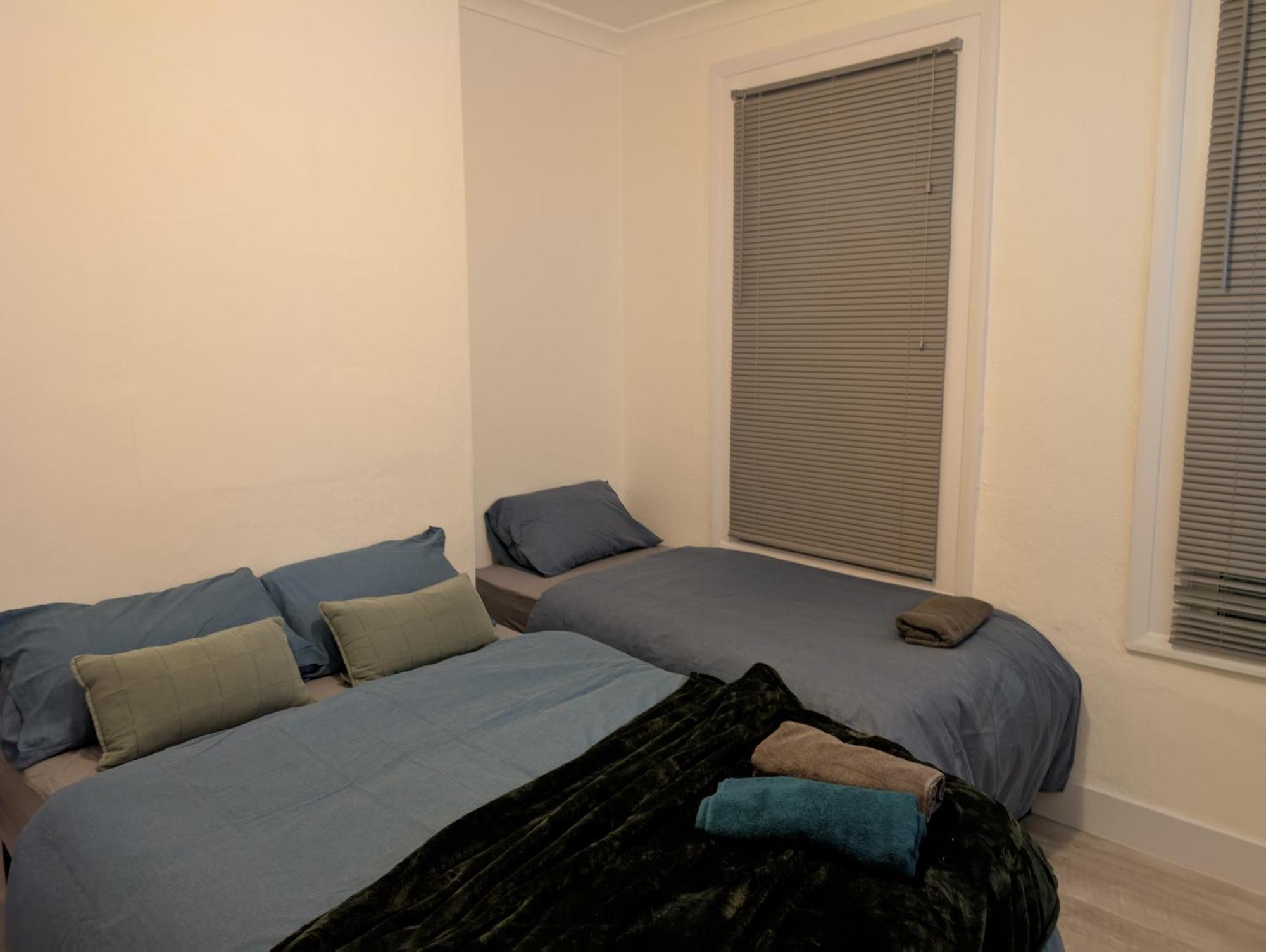 Apartment 3 Bedroom With Garden Near Tube Station *
