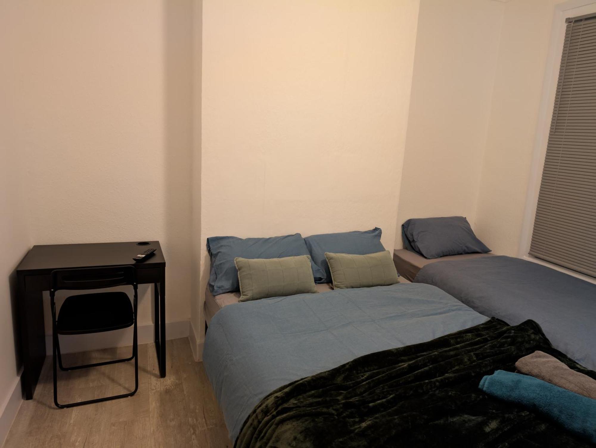 Apartment 3 Bedroom With Garden Near Tube Station *