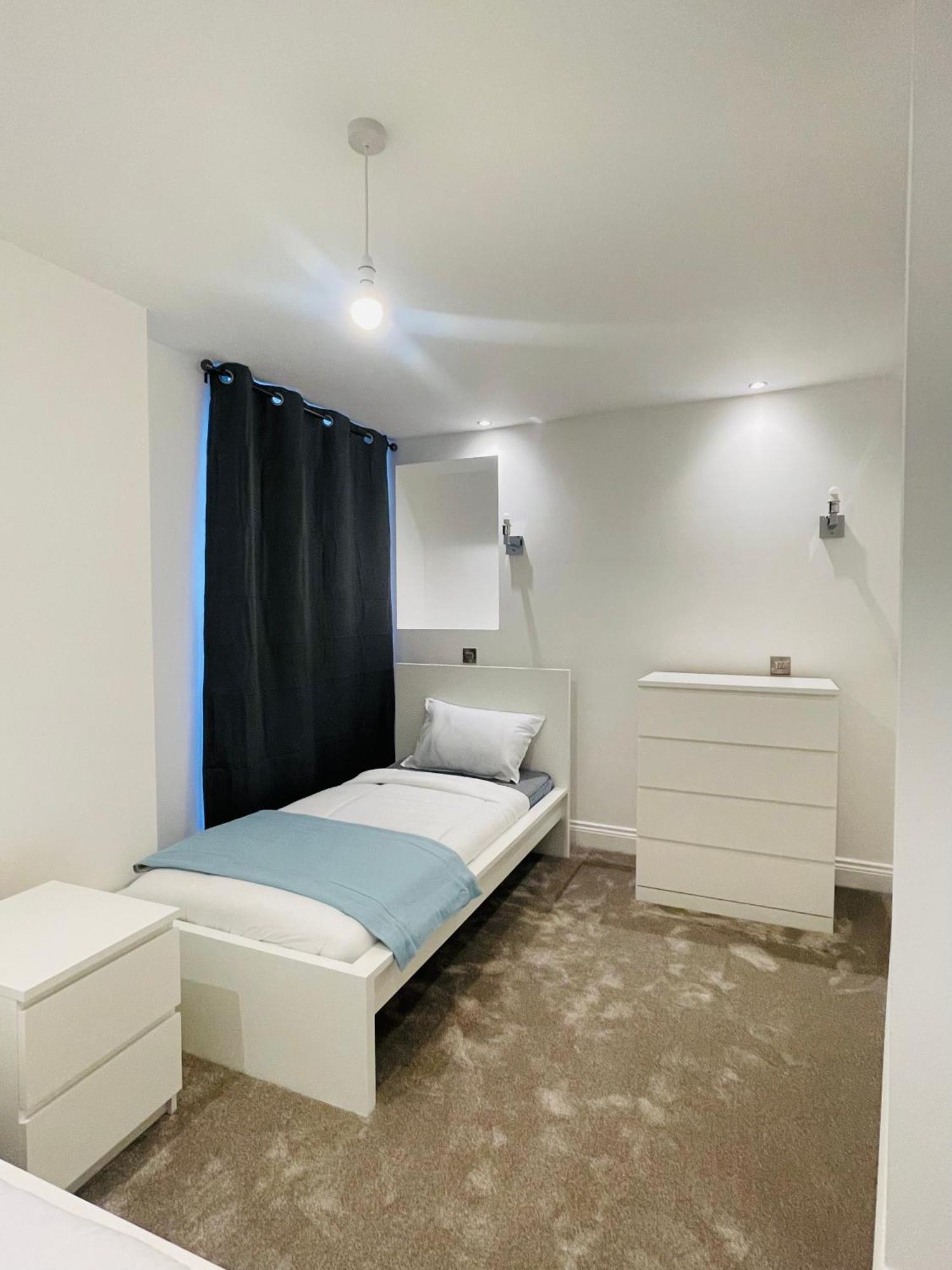 Apartment Fully Furnished Duplex In Askew Road London