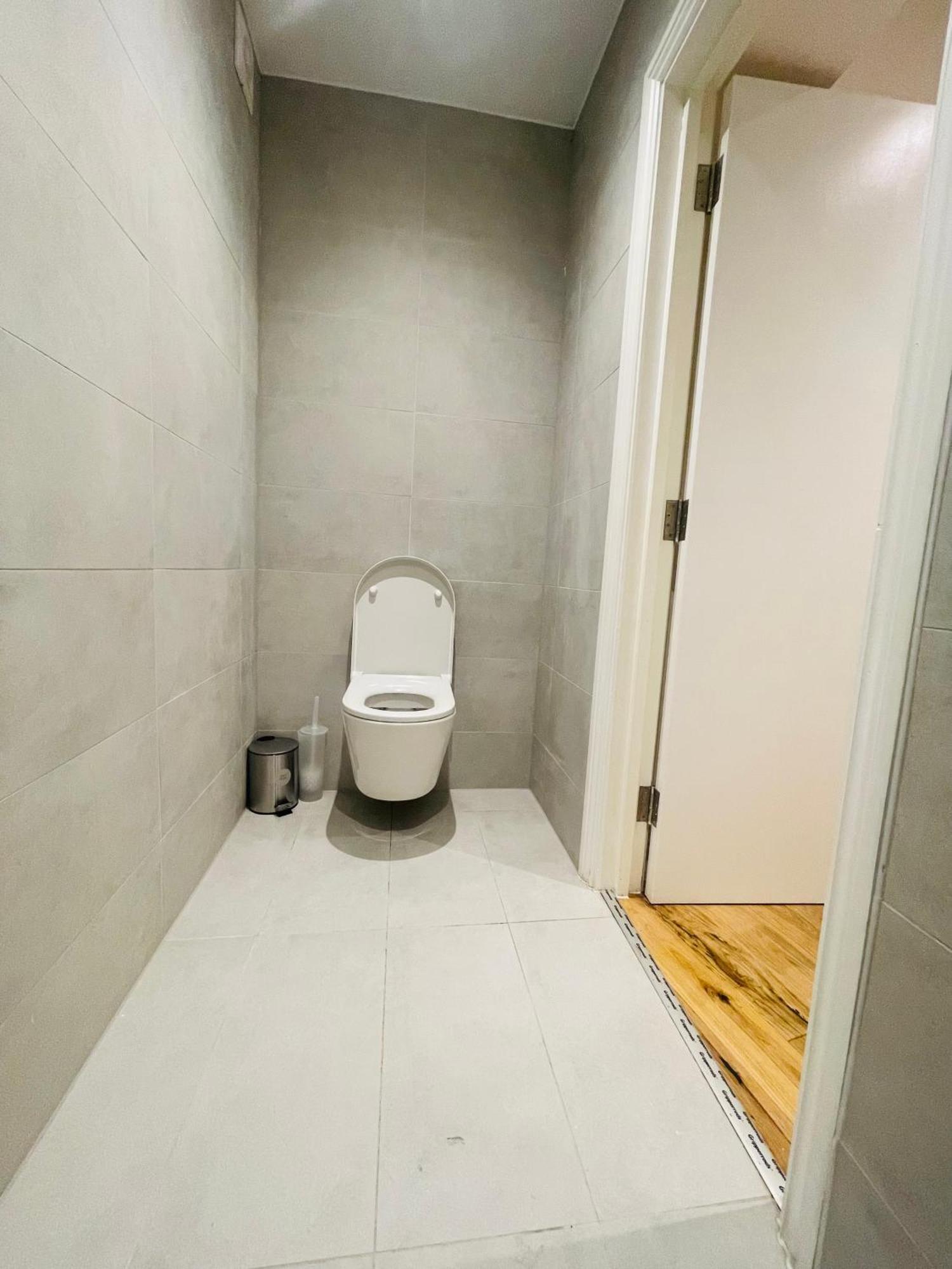 Apartment Fully Furnished Duplex In Askew Road