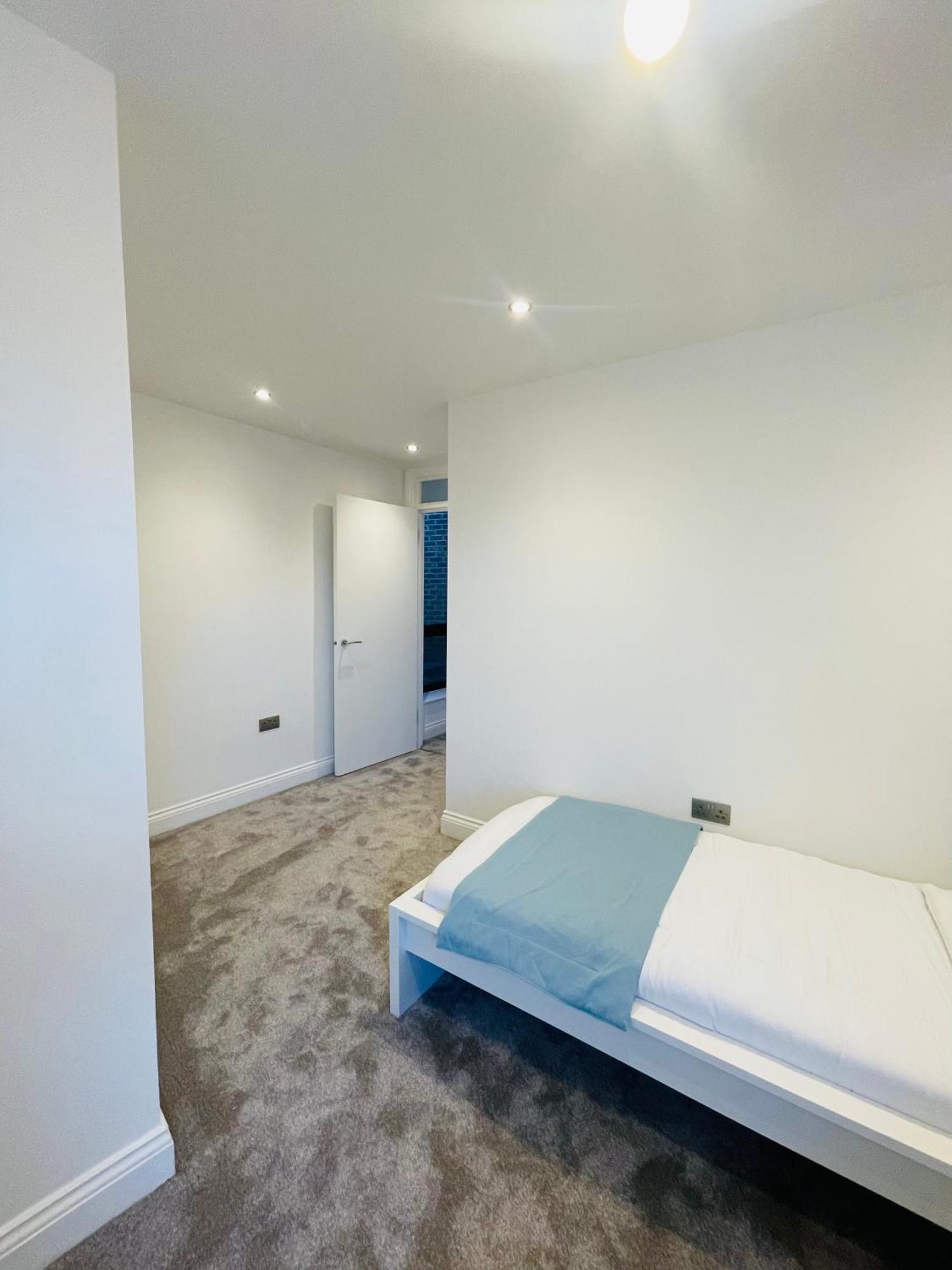 Apartment Fully Furnished Duplex In Askew Road